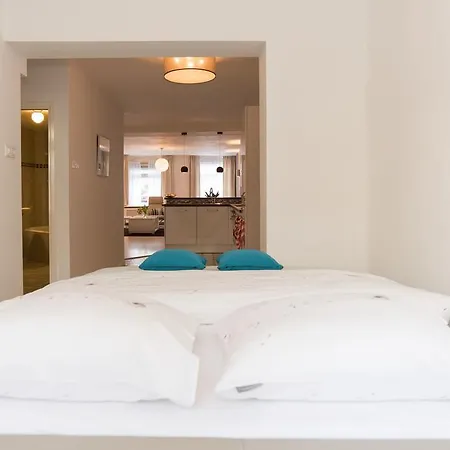 Bright Museum City Bed & Breakfast *